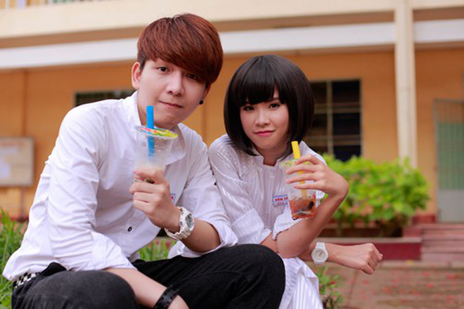 Sao Việt tinh nghịch diện đồng phục học sinh : Người trẻ măng tơ, kẻ già trước tuổi.
